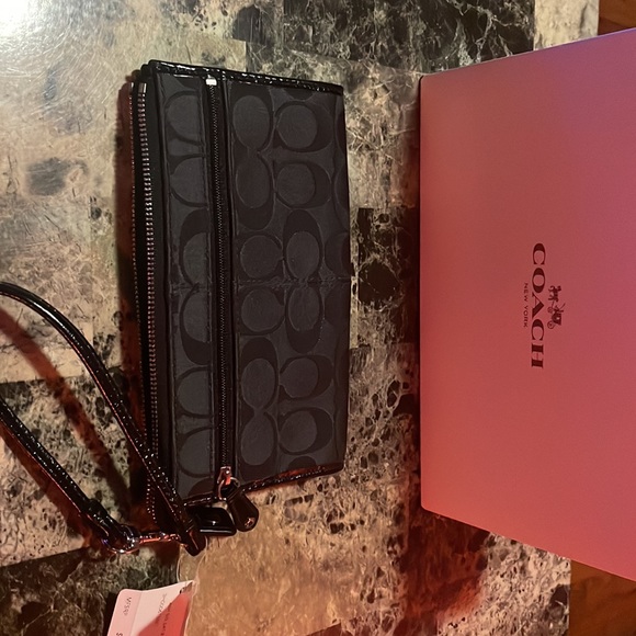 Coach signature zippy wallet wristlet with black patent leather - Picture 4 of 7